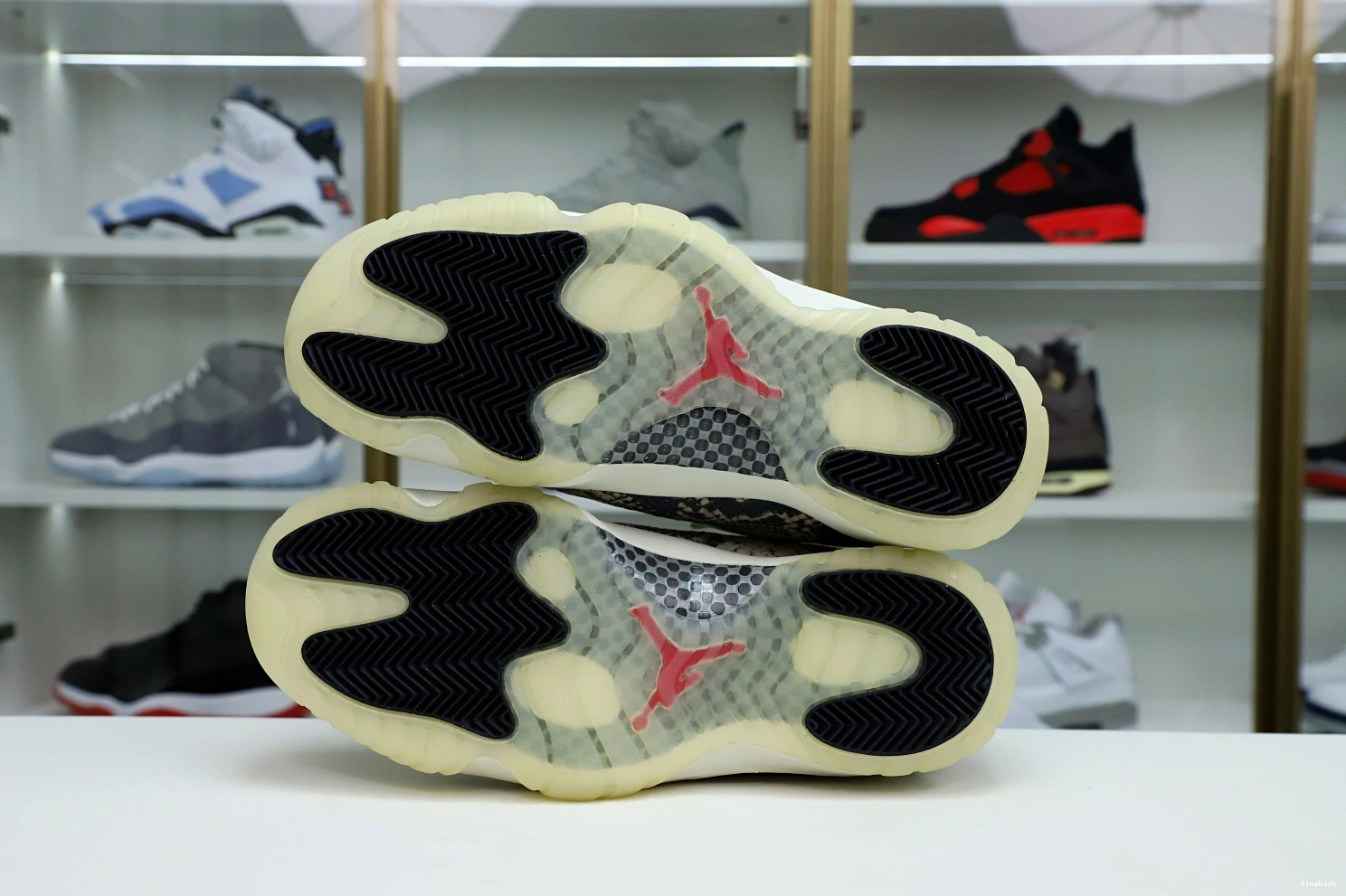 BONE SNAKESKIN LIGHT JORDAN AIR LOW 11 0122